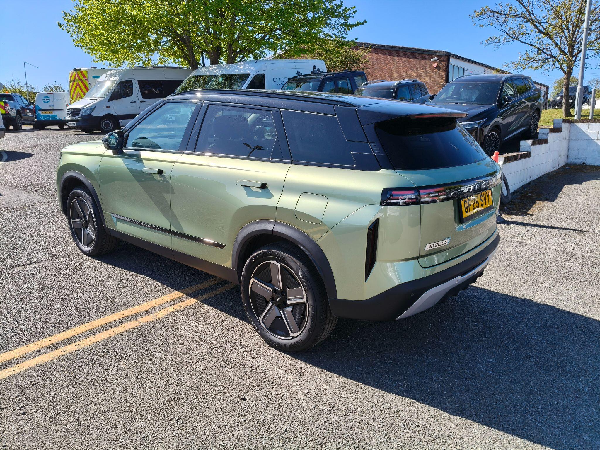 Large vehicle image